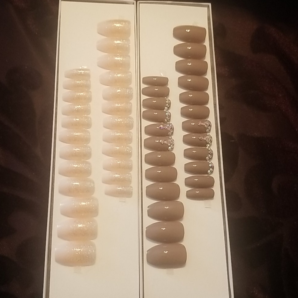 Set of 2 press on nails